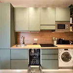 Drops & Dots In The Key Area Of Appartement Milan