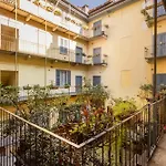 Appartement Drops & Dots In The Key Area Of