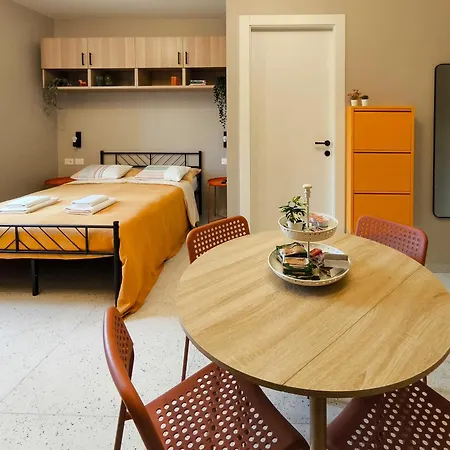 Drops & Dots In The Key Area Of Appartement Milan