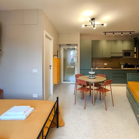 Drops & Dots In The Key Area Of Appartement Milan